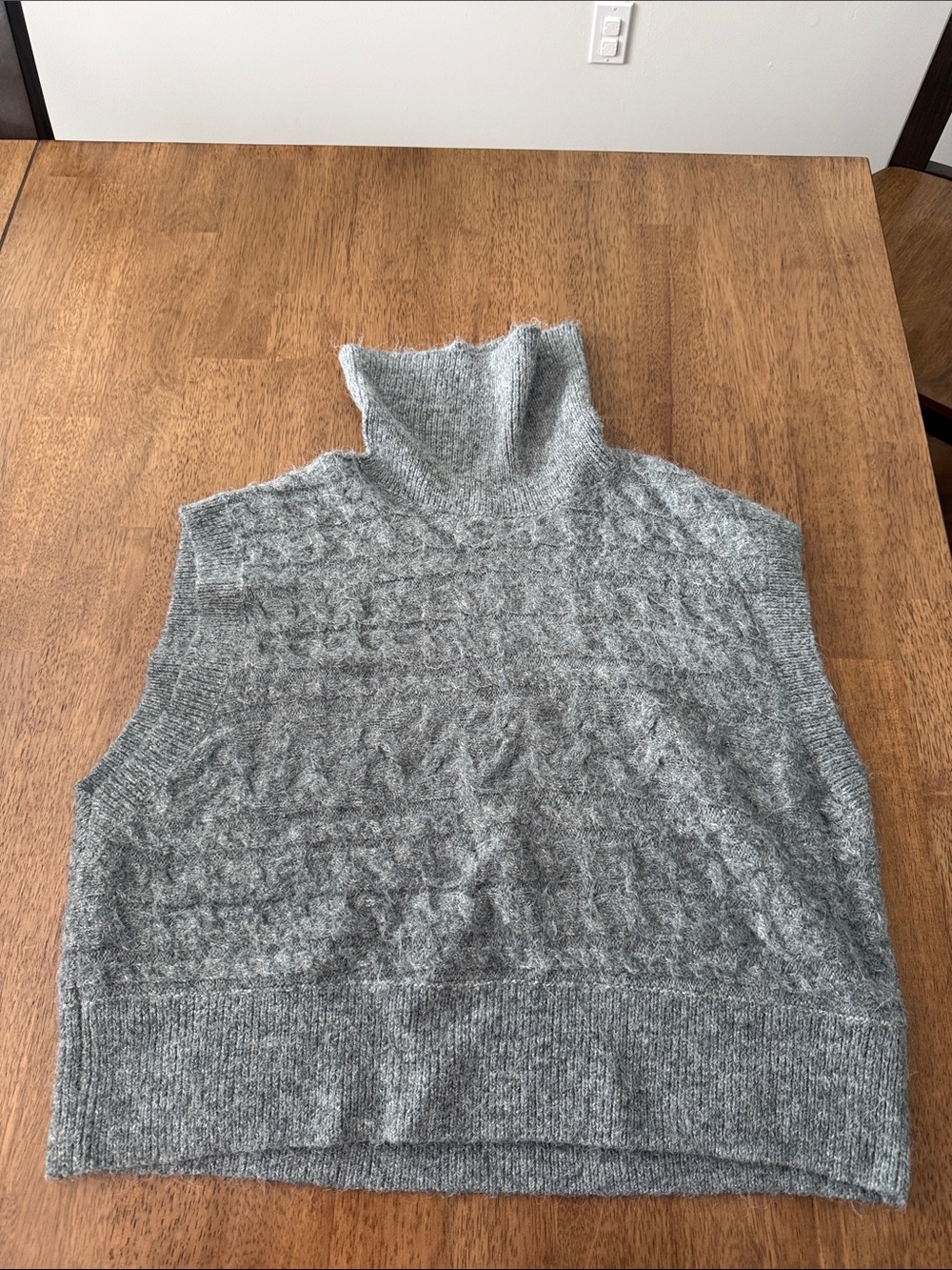 Old Navy Women's Gray Cable-Knit Sleeveless Turtleneck Sweater Vest